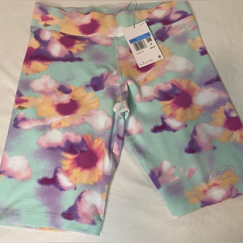 Women’s Nike bike shorts size M